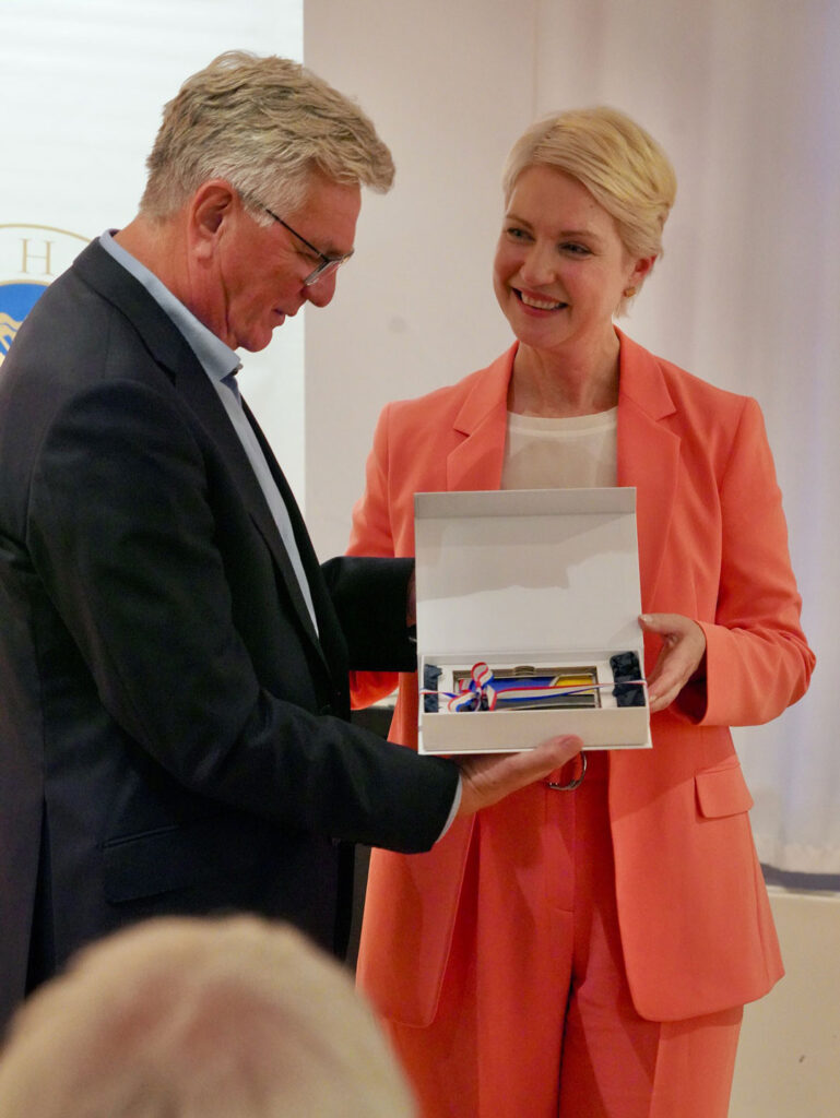 Preisübergabe durch Ministerpräsidentin Manuela Schwesig